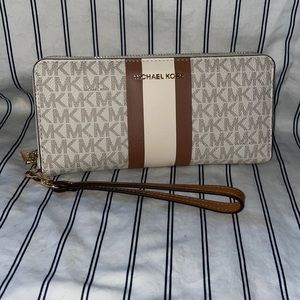 Michael Kors Wrist Wallet